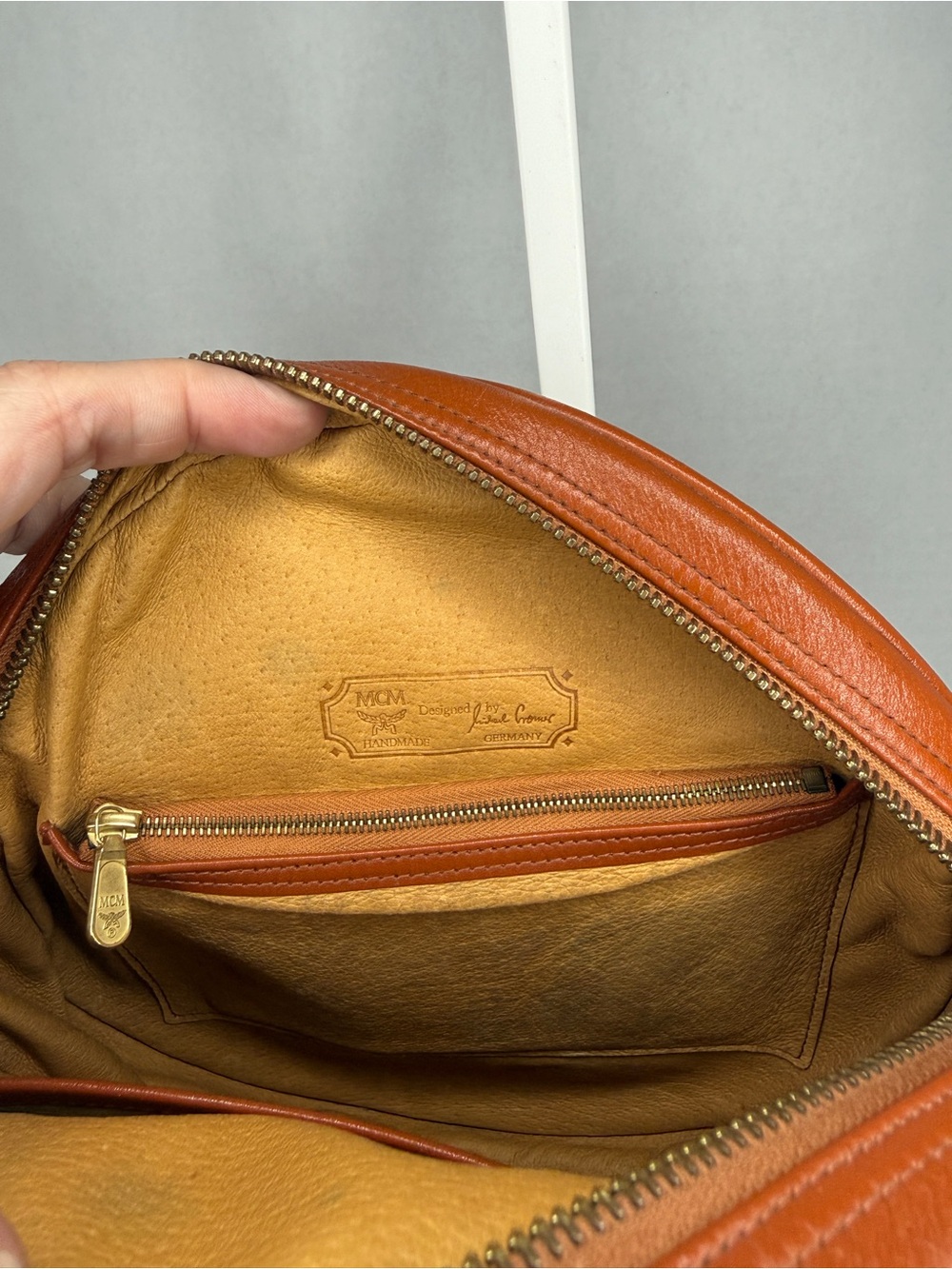 MCM Vintage Suzy Wong Circle Bag - Picture 10 of 13